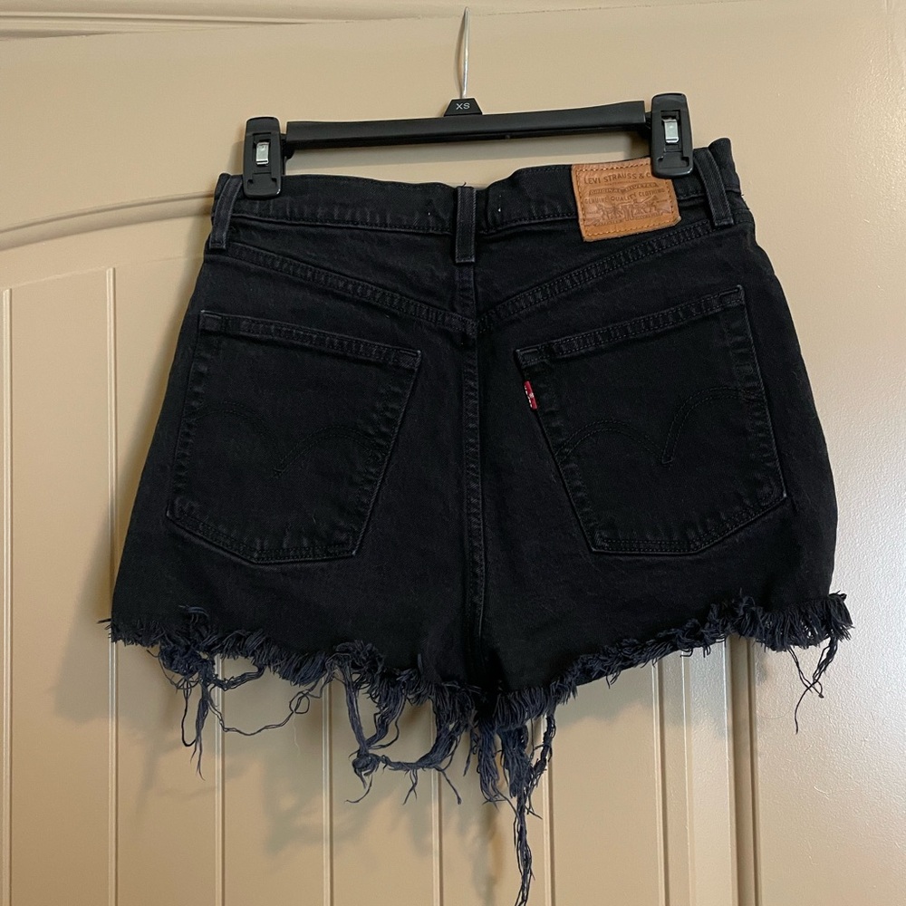 Levi's Black Ribcage Shorts Distressed Hem Black Size 27 - Picture 2 of 6